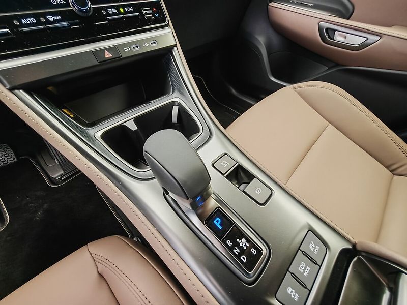 Lexus LBX ELEGANT TECH - fotka 36 z 39