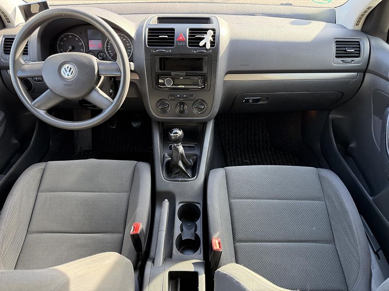 Volkswagen Golf 1.6 FSI ALU - fotka 11 z 13
