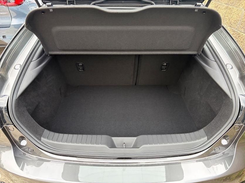 Mazda 3 G140/6AT/FWD/CENTRE LINE