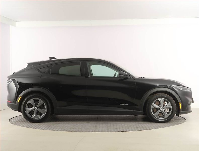 Ford Mustang Mach-E (2021) Standard Range RWD, SoH 94% - fotka 6 z 34