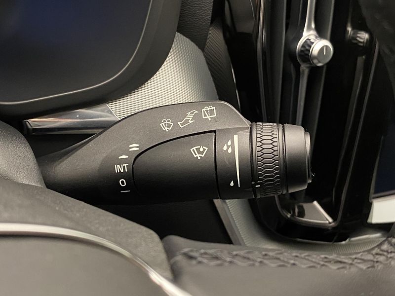 Volvo XC60 B4 AWD DARK PLUS AUT REZERVACE - fotka 22 z 48