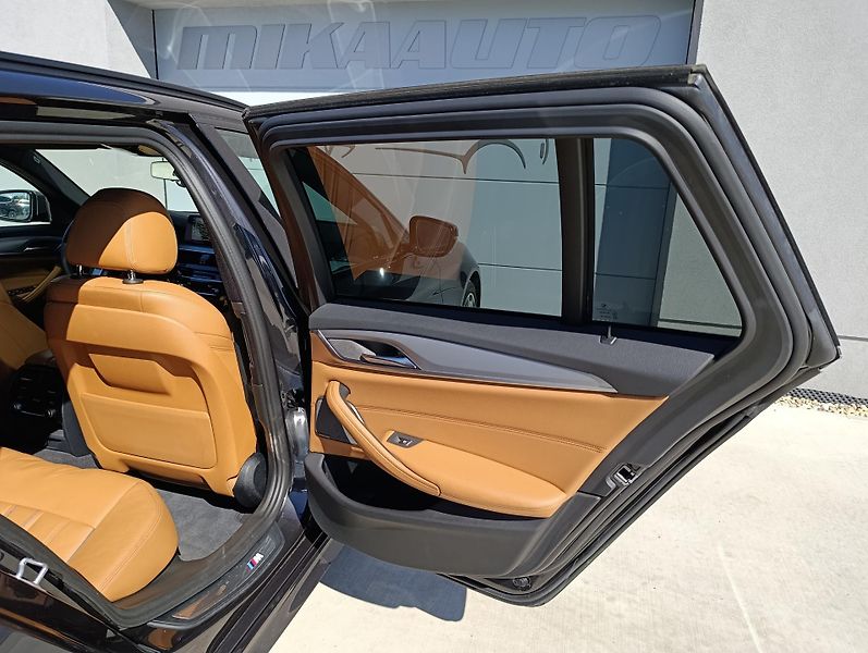 BMW Řada 5 540d xDRIVE MSPORT PANO DPH - fotka 30 z 34