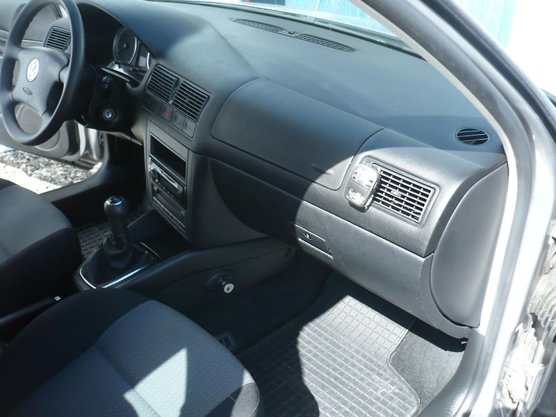 Volkswagen Golf 1.6i 77Kw Koupeno ČR - fotka 15 z 27