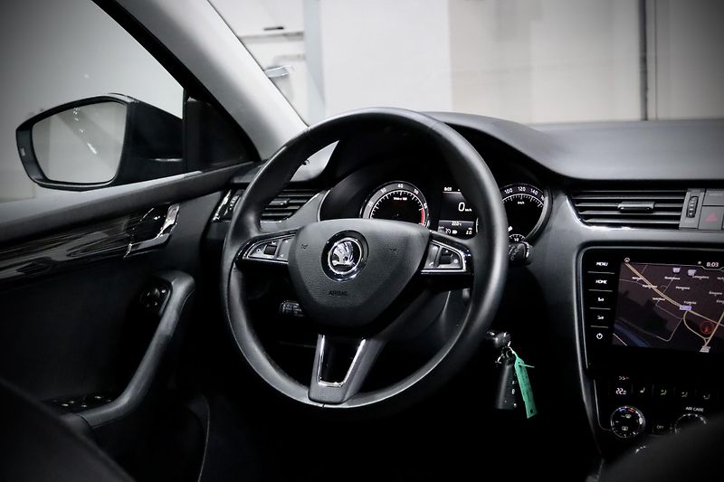 Škoda Octavia 3 FL Combi 1.4 TSI 110 kW - fotka 15 z 37