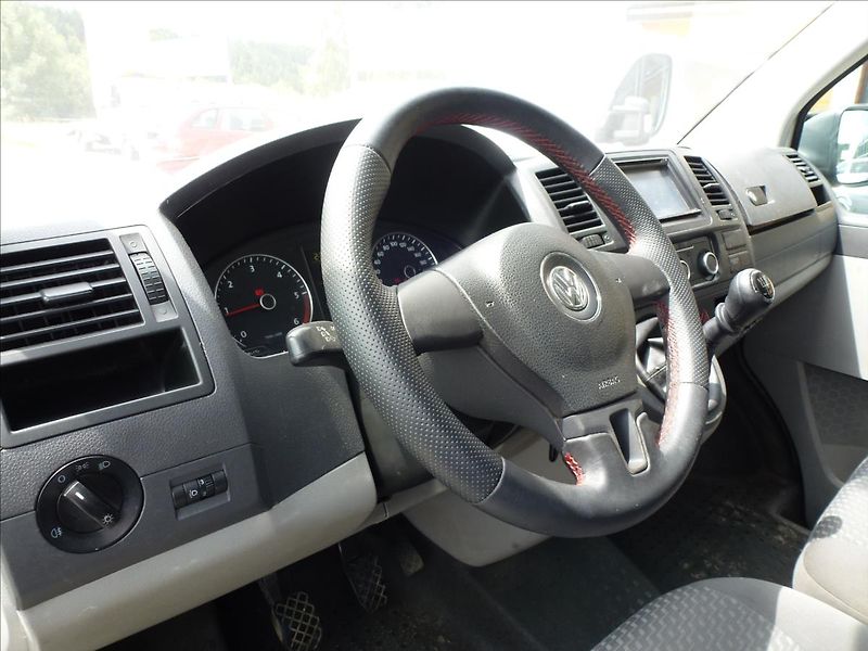 Volkswagen Transporter 2,0 TDI Long L2 Klima 6 míst - fotka 29 z 44