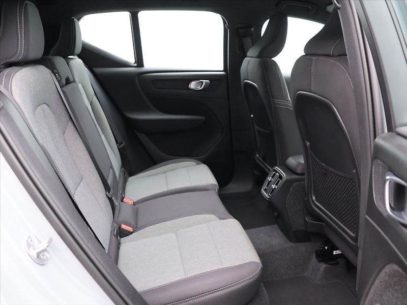 Volvo XC40 2.0 B3 120kW Core DCT CZ DPH - fotka 14 z 35