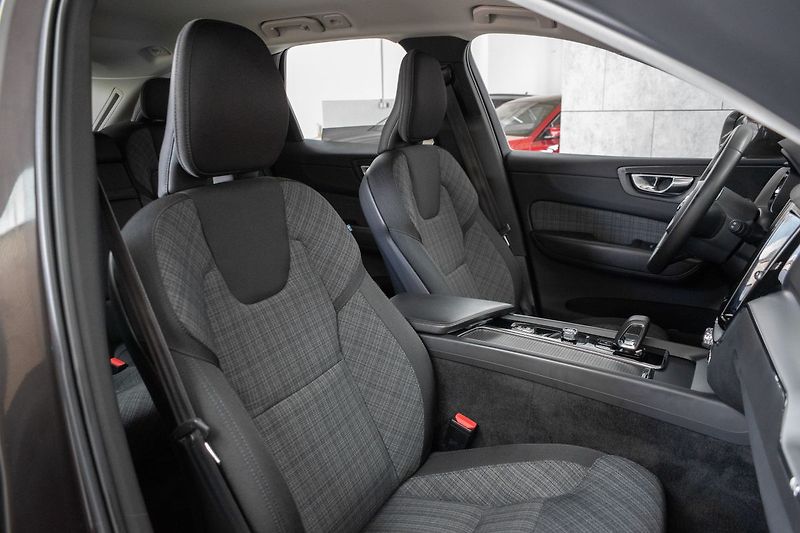 Volvo XC60 B4 CORE*KAMERA*DPH*ČR 1.MAJ* - fotka 11 z 39