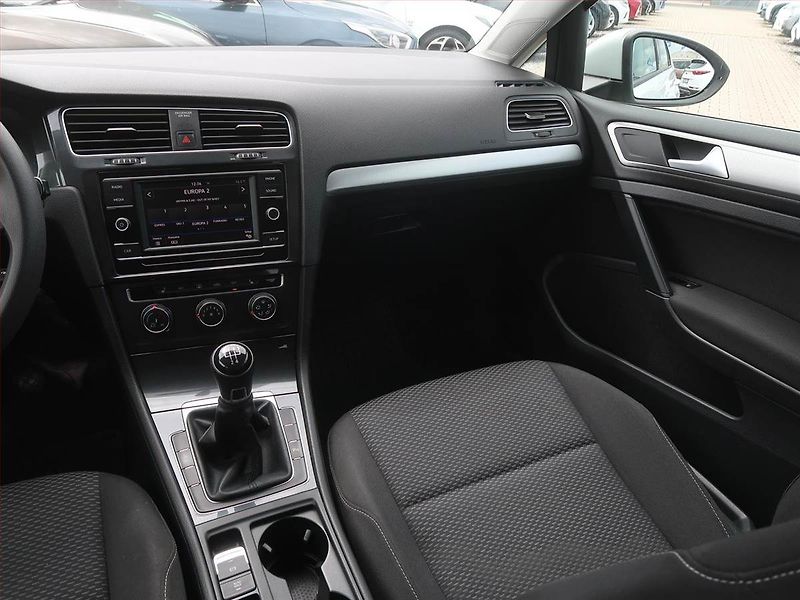 Volkswagen Golf (2018) 1.6 TDI, Park. senzory - fotka 8 z 14