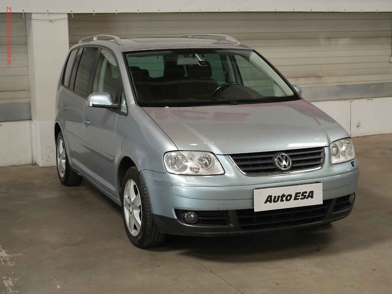Volkswagen Touran (2006) 1.6FSi, 1.maj, AT, TZ, park - fotografie inzerátu