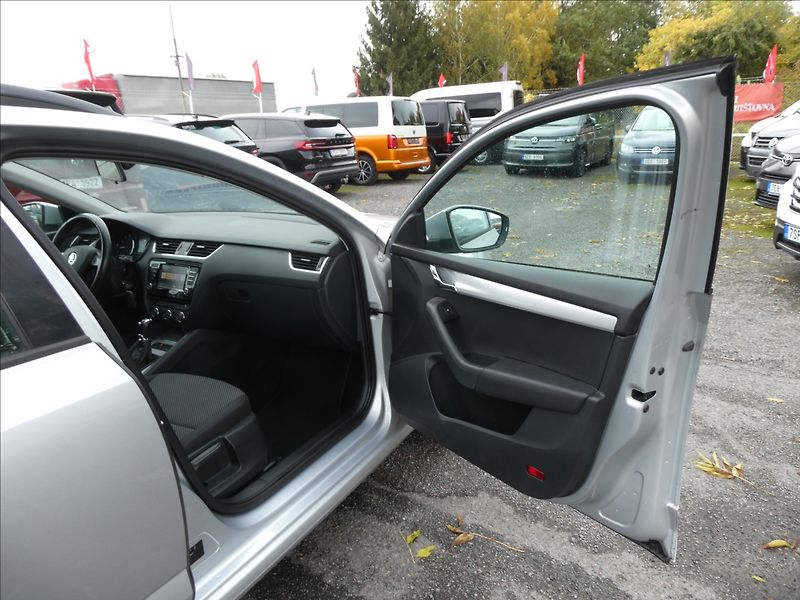 Škoda Octavia 1,4 TSi 110kW DSG, 2x Alu kola - fotka 23 z 42