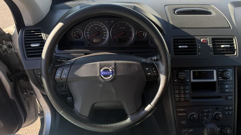 Volvo XC90 (2005) 2.4 D5 MANUÁL 120KW HEZKÝ STAV - fotka 24 z 32