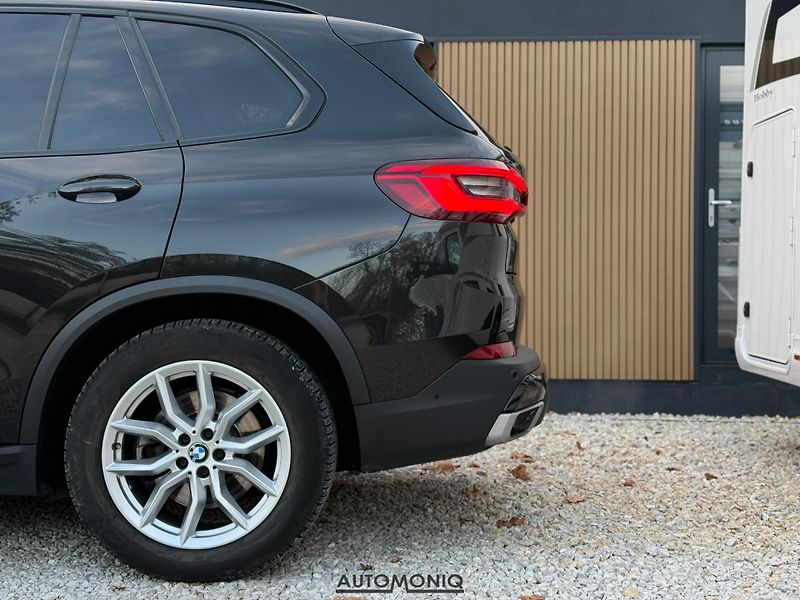 BMW X5 (2019) xDrive30d Panorama, Ambient - fotka 9 z 27