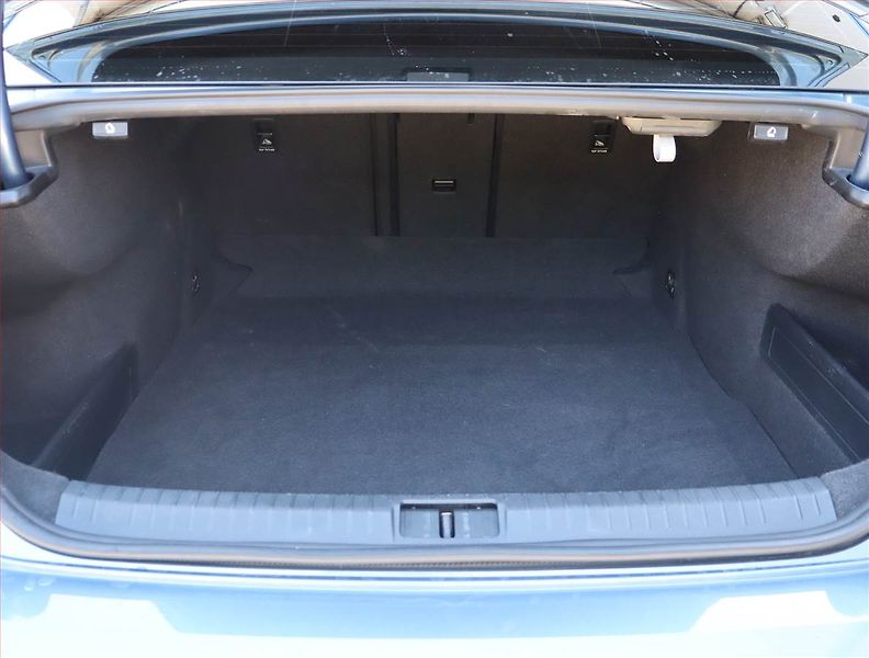 Volkswagen Passat (2015) 1.6 TDI, Navi, Tempomat - fotka 13 z 22