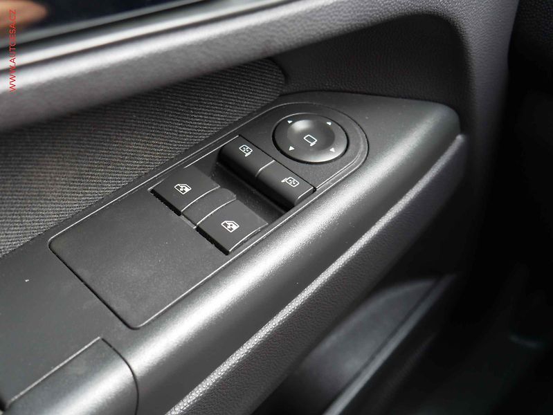 Opel Zafira (2012) 1.8i, AC, výhřev sed - fotka 11 z 19