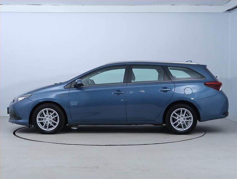 Toyota Auris (2018) Hybrid, Automat, ČR,1.maj - fotka 3 z 19
