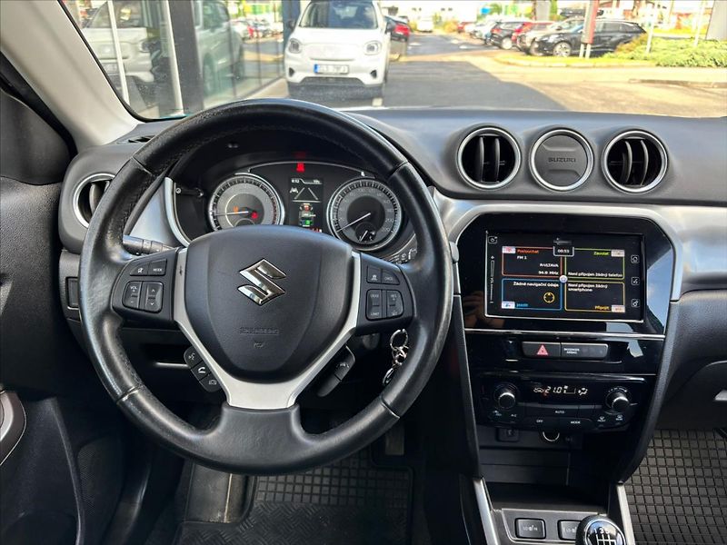 Suzuki Vitara 1,4 BoosterJet  Premium Hybrid - fotka 13 z 28