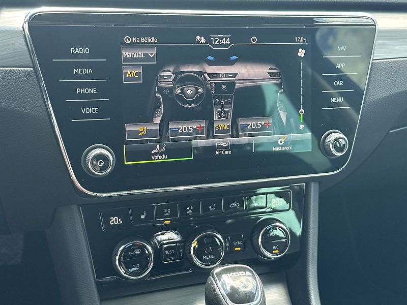 Škoda Superb (2023) Combi 2.0 TDI DSG Style - fotka 23 z 34