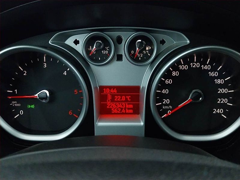 Ford Focus (2010) 1.6 TDCi, nová STK - fotka 11 z 16