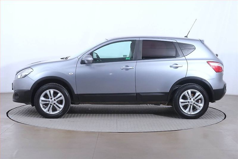 Nissan Qashqai (2010) 1.6, Navi, Tempomat - fotka 3 z 18
