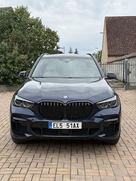 BMW X5 (2022) XDrive45e - fotka 2 z 39