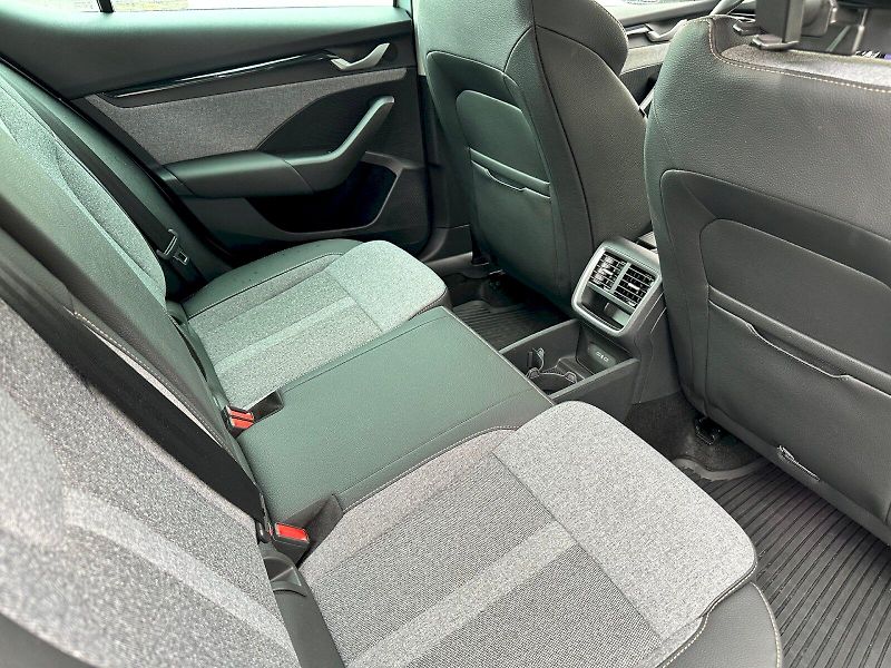 Škoda Octavia (2024) 1.5 TSI 110kW MHEV Top Selecti - fotka 20 z 24