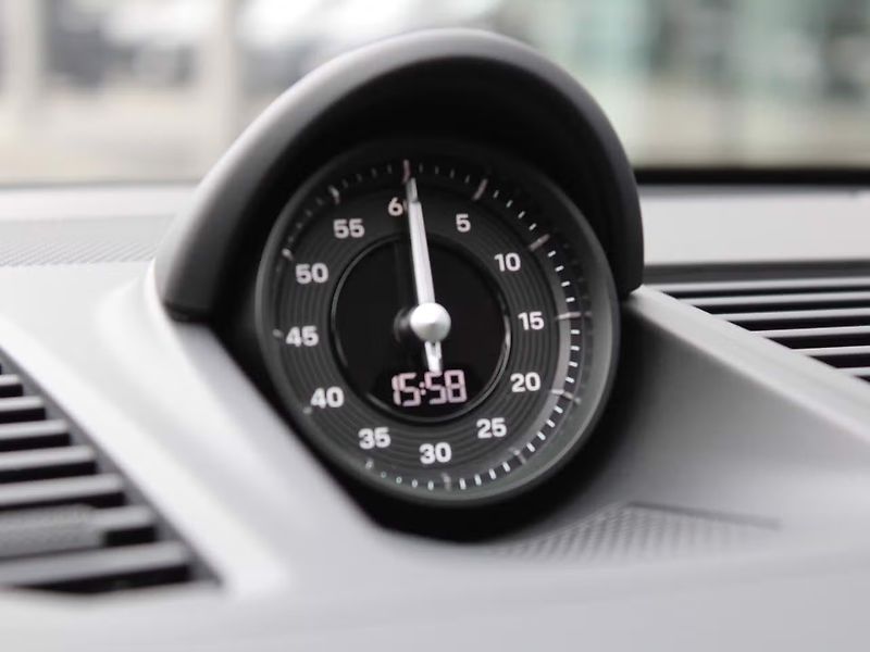 Porsche 911 (2026) Carrera 4S Lift InnoDrive BOSE - fotka 20 z 30