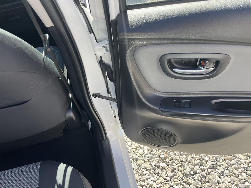 Toyota Yaris 1.5i 16v HYBRID 142TKM TOP 1A! - fotka 118 z 169