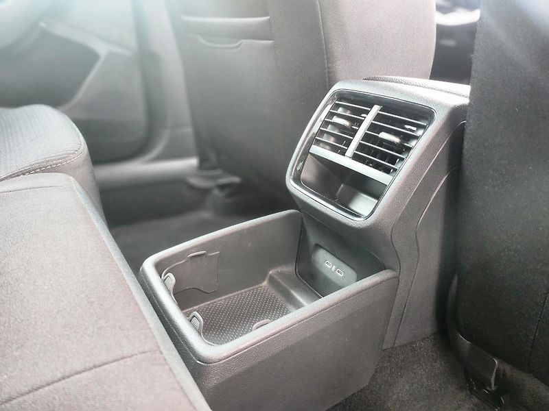 Škoda Octavia Selection 1.5 TSI 110kW - fotka 23 z 26