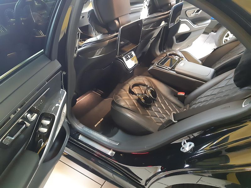 Mercedes-Benz Třídy S S500 4MATIC AMG PAKET MAX VÝBA - fotka 36 z 58