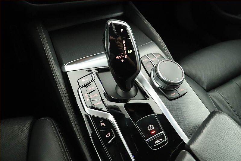 BMW Řada 5 (2021) M Sport 530d xDrive - fotka 9 z 21