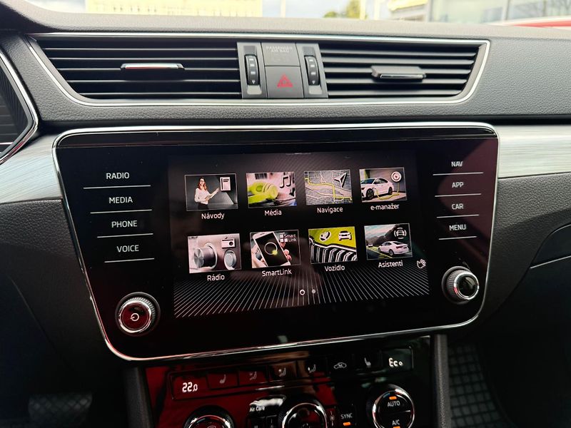 Škoda Superb Ambition 1.4 TSi 160kw Combi P - fotka 11 z 24