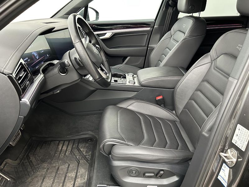 Volkswagen Touareg 3.0 TSI 4x4 R-Line - fotka 6 z 36