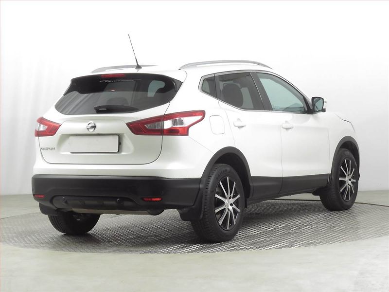 Nissan Qashqai (2016) 1.2 DIG-T, Serv.kniha, Navi - fotka 5 z 19