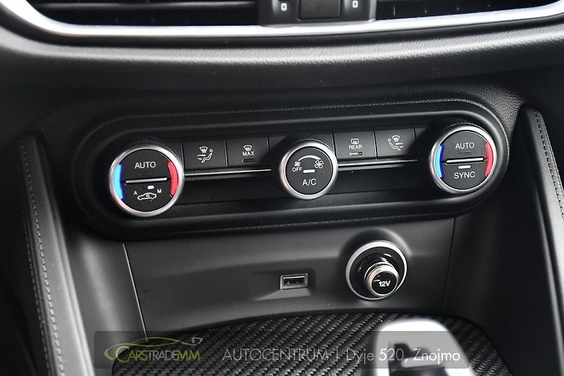 Alfa Romeo Stelvio 2.9V6 Bi-T SPARCO REZERVACE - fotka 31 z 54