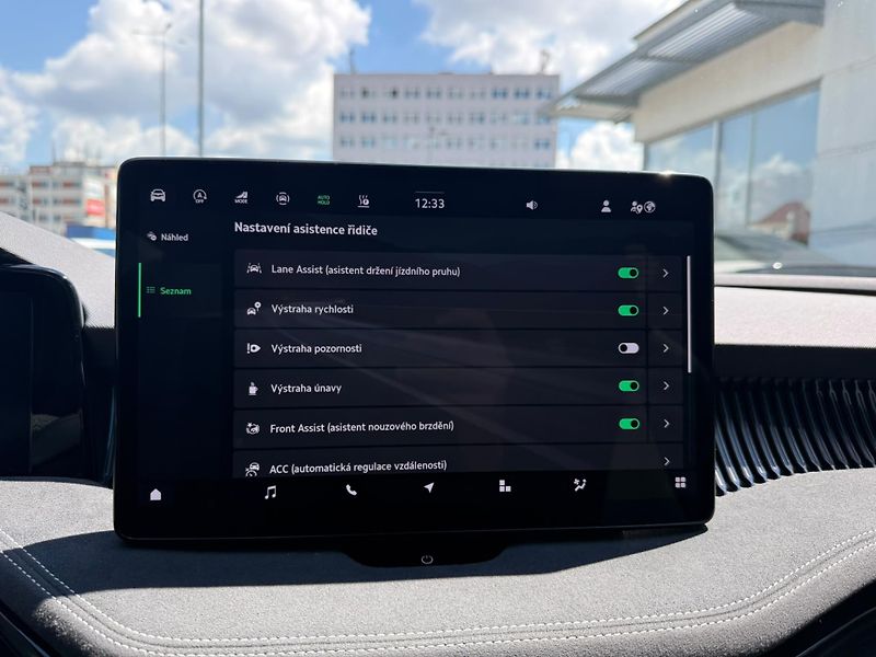 Škoda Superb Sportline 2.0 TDI 110kw DSG Co - fotka 16 z 29