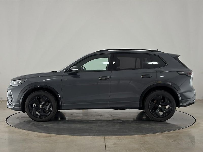 Volkswagen Tiguan R-Line 4MOT DSG - fotka 3 z 31