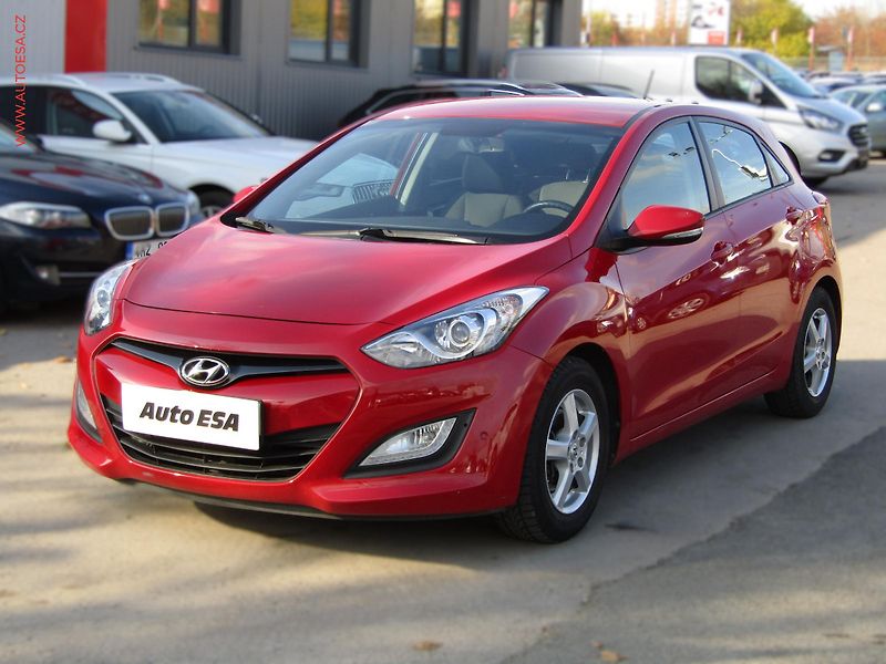 Hyundai i30 (2012) 1.6GDi, 2.maj,ČR, Trikolor - fotka 3 z 18