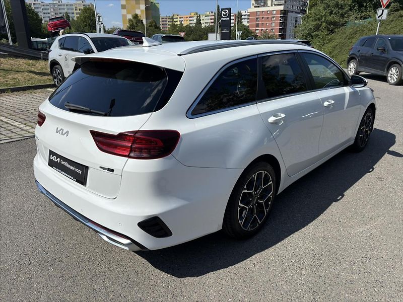 Kia Ceed 1,5 AT GT Line ZÁRUKA TÁŽNÉ - fotka 5 z 47