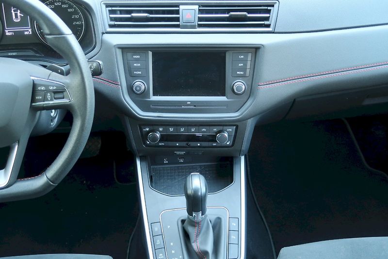 Seat Arona (2019) FR 1.0 TSI 85 kW DSG - fotka 29 z 32