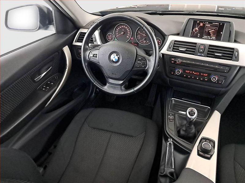 BMW Řada 3 (2015) 320 d, Serv.kniha, Tempomat - fotka 7 z 17