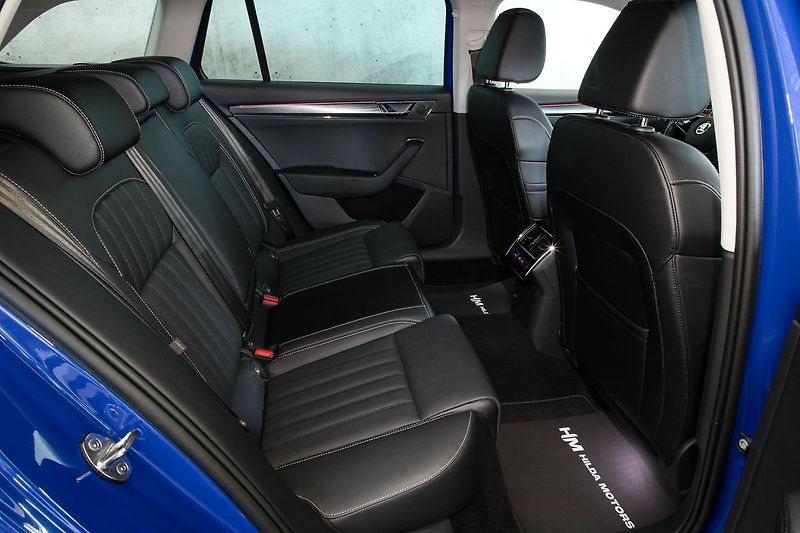 Škoda Superb 2.0TDI 110kW DSG Tažné Webasto - fotka 12 z 37