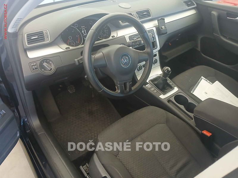 Volkswagen Passat (2014) 2.0TDi, servis.kniha - fotka 3 z 3