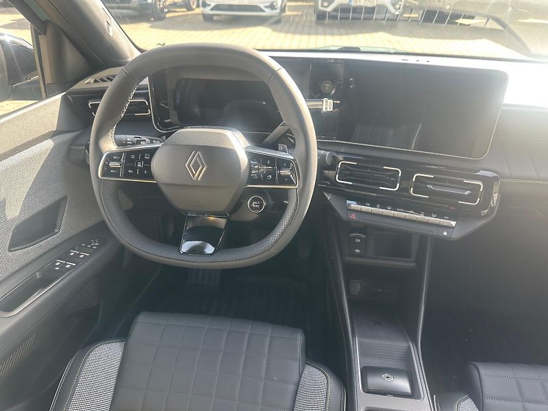 Renault 4 E-TECH (2025) iconic 150 k comfort range    - fotka 9 z 33