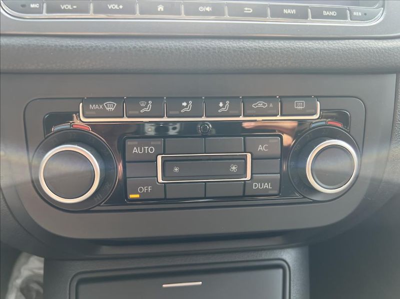 Volkswagen Tiguan 1,4 Tsi trend&Fun - fotka 25 z 28