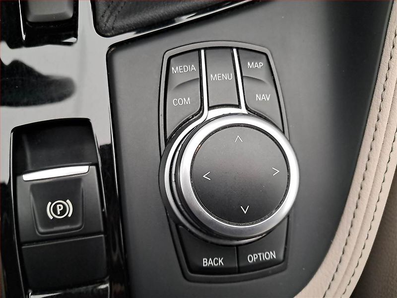 BMW X1 (2019) sDrive18d, Automat, ČR,1.maj - fotka 17 z 20