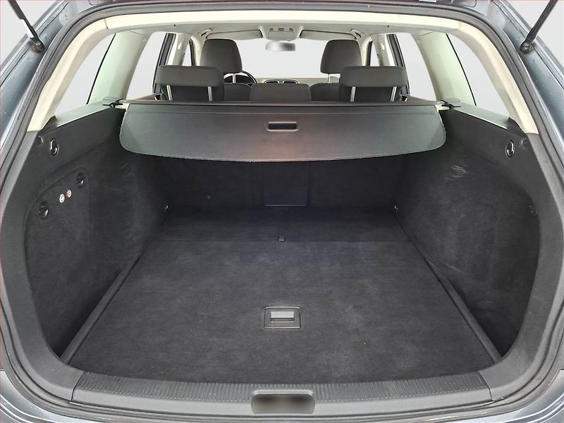 Volkswagen Golf (2010) 1.6 TDI, po STK, Tažné - fotka 13 z 16