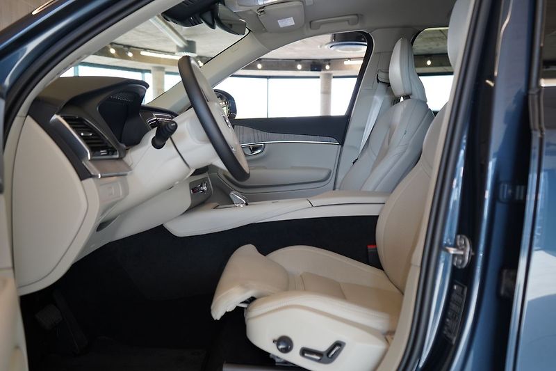 Volvo XC90 B5 PLUS AWD, Vzduch, Ventilace - fotka 15 z 47