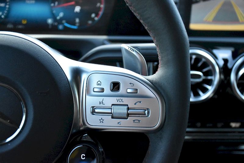 Mercedes-Benz Třídy A (2020) A35 AMG 225kW - fotka 28 z 35