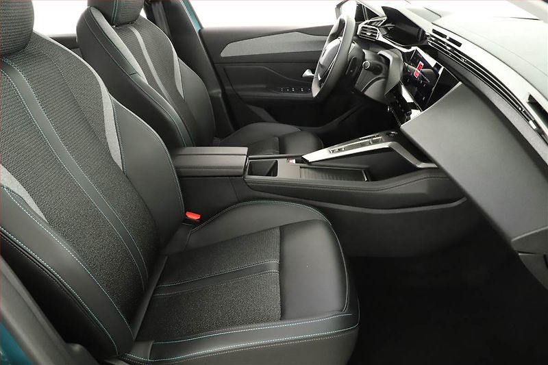 Peugeot 308 (2024) Allure 1.2 PureTech - fotka 7 z 15