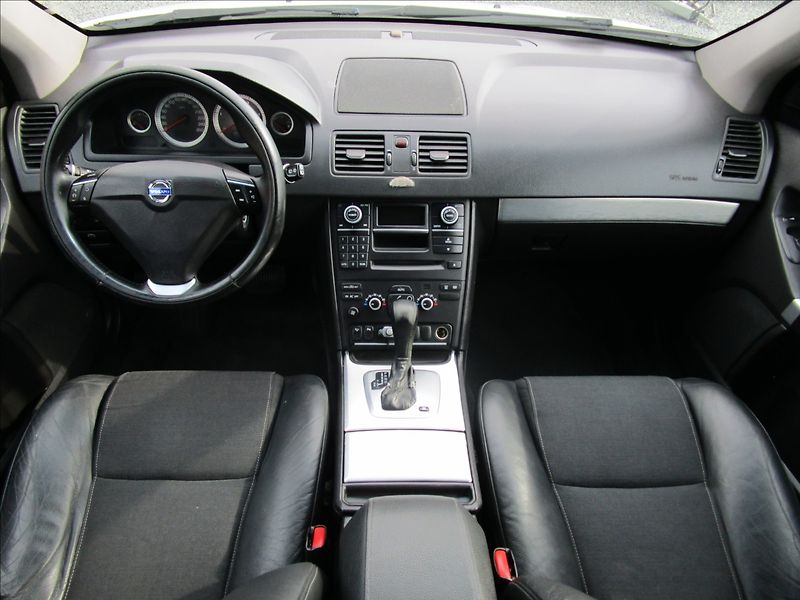 Volvo XC90 2.4 D5, AWD, automat, 7 míst - fotka 7 z 47